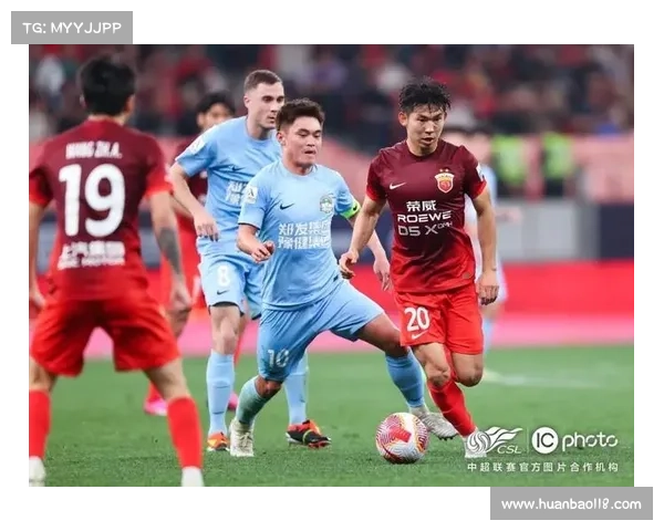 河南队赛前踩场砺兵 酒祖杜康助力冲击海港 河南队赛前踩场砺兵 酒祖杜康助力冲击海港